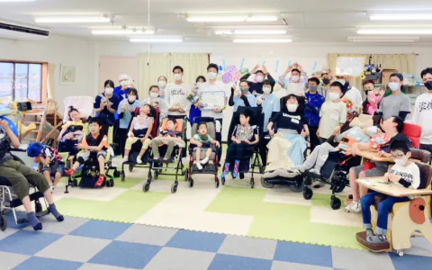 ボランティア塗装「クローバーの家」